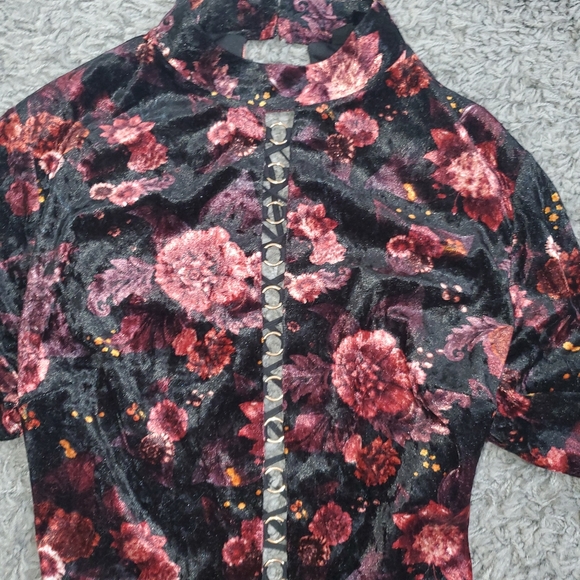 TOP shop Ring Lace Up Floral Velvet Skater Dress - Picture 8 of 10